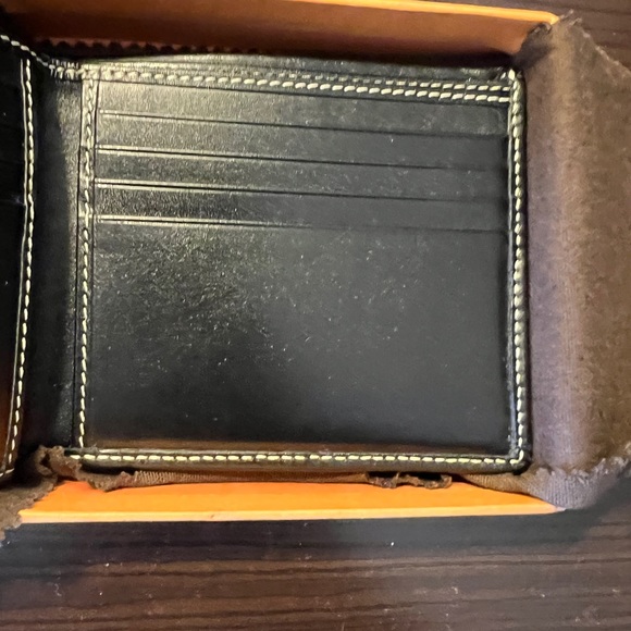 Tod's authentic calfskin leather wallet in black..never used in Mint mint - Picture 3 of 6